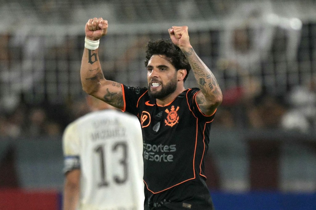 Corinthians estreia na Libertadores sob comando de Diniz com vitória de 2 a 0