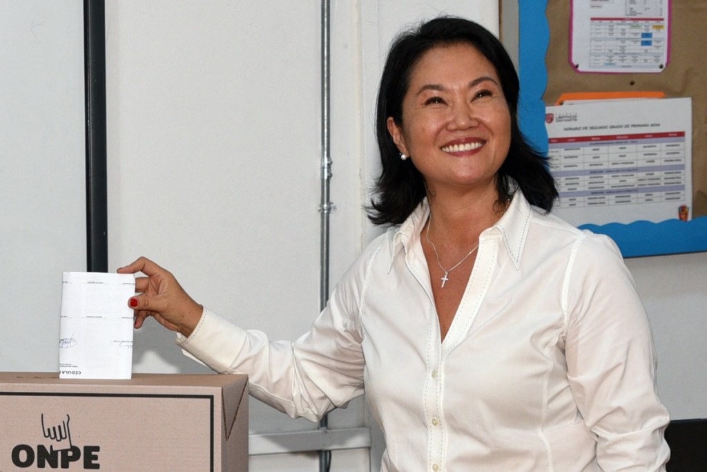 Keiko Fujimori amplia vantagem na reta final da apuração no Peru, mas margem ainda é apertada