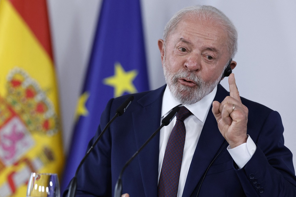 ‘Acontece um Hitler’, diz Lula sobre retrocessos na democracia