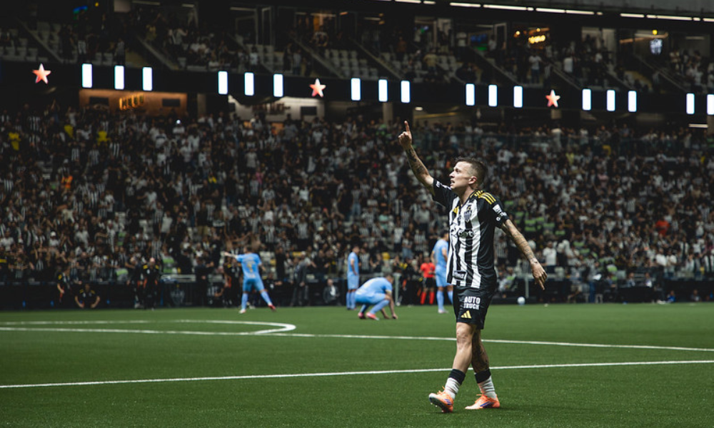 Bernard marcou o gol da classificação do Atlético-MG, no confronto com o Bolívar, pelas quartas de final da Copa Sul-Americana