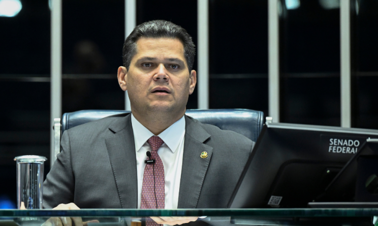 Presidente do Senado, Davi Alcolumbre, informa a instalação da CPI do Crime Organizado para a próxima terça-feira