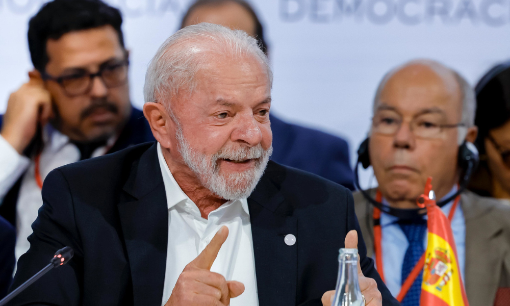 Lula chega à Alemanha para encontro com Friedrich Merz