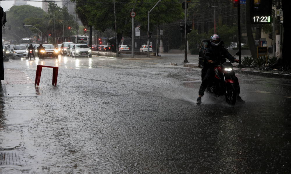 Inmet emite alerta de tempestades para maior parte do Brasil até terça