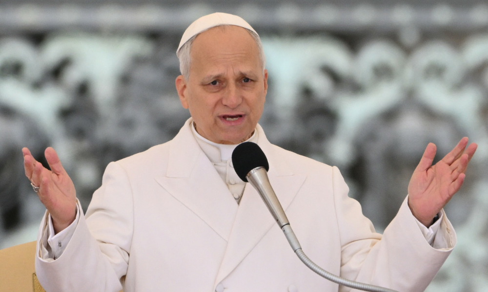 Papa Leão XIV divulga mensagem após cirurgia no pulmão: 'Rezem por mim'