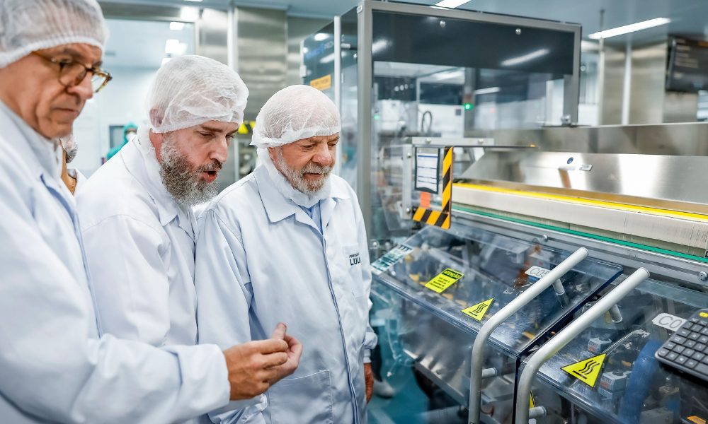 Produção industrial no Brasil sobe mais que o esperado em fevereiro, diz IBGE