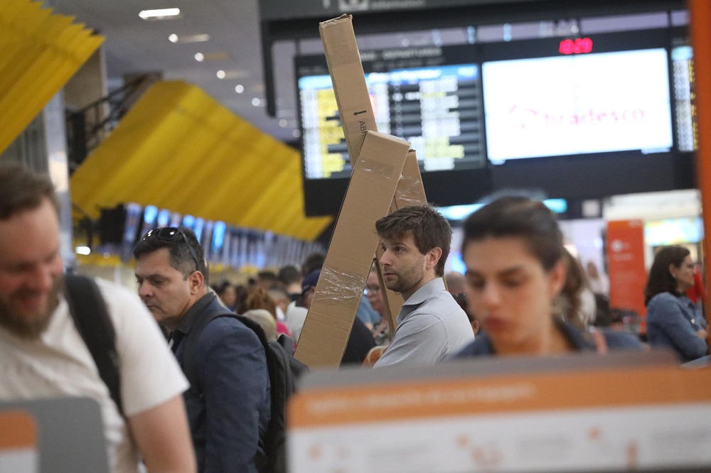 Congonhas e Guarulhos têm novos voos cancelados nesta sexta por conta de pane da véspera