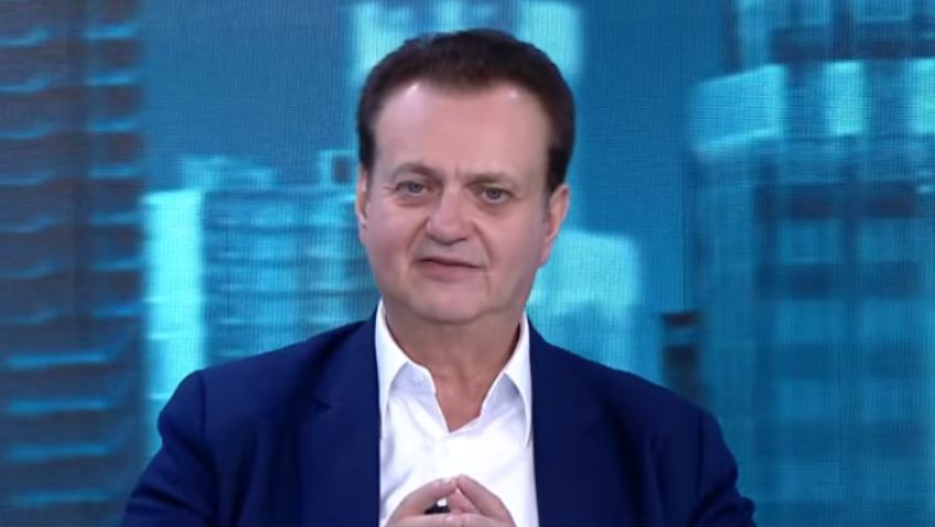 Principal qualidade de Flávio Bolsonaro é sua ‘certidão de nascimento’, diz Kassab