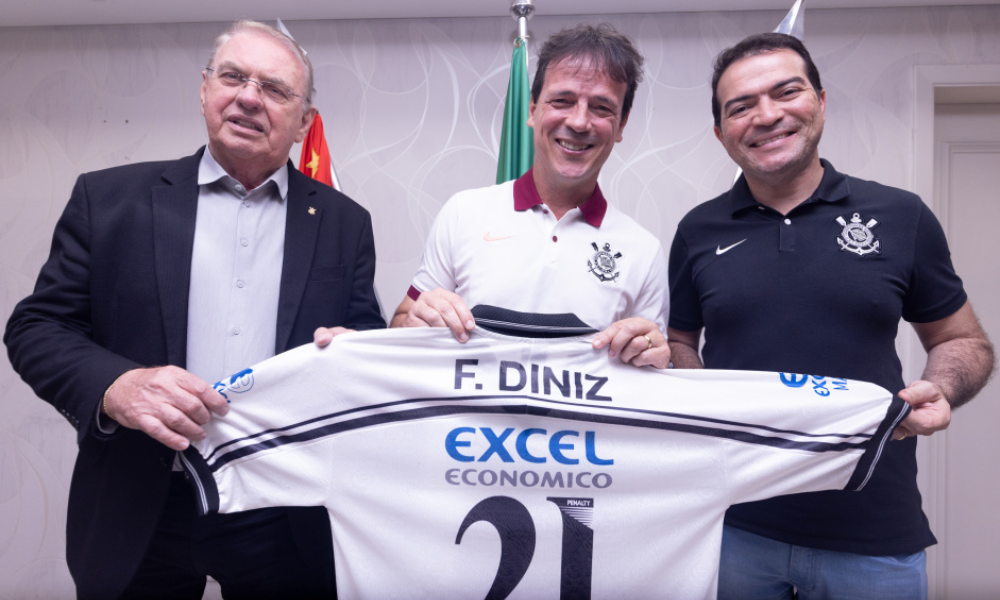 orna ao Corinthians após curta passagem e título paulist