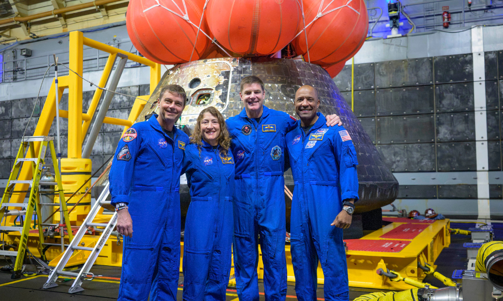 Nasa divulga primeiras fotos dos astronautas após retorno à Terra; veja