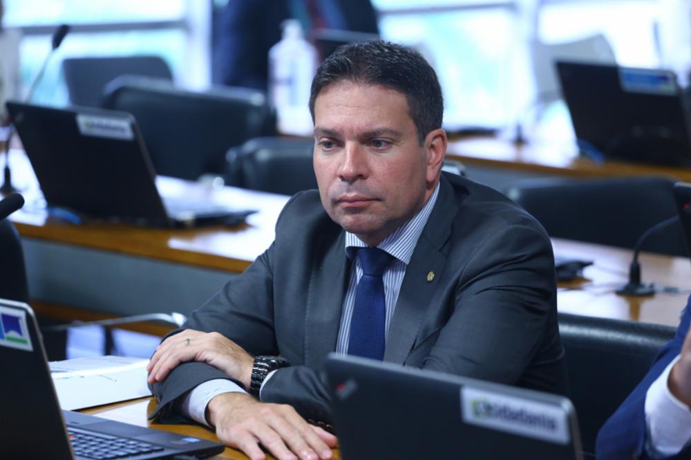 Documento da Câmara mostra: passaporte de Ramagem é inválido — mas só vence em 2027
