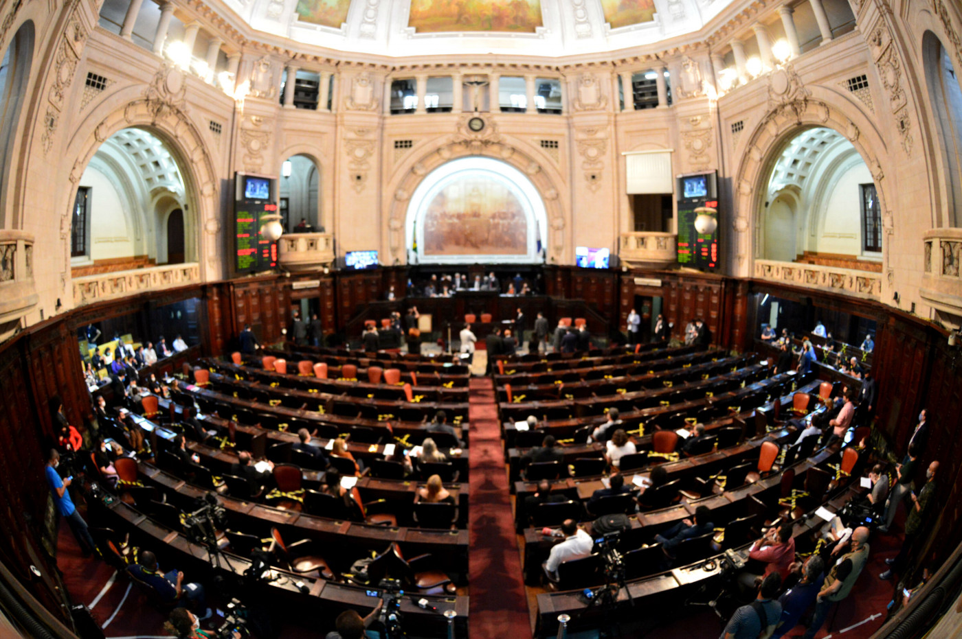 TRE-RJ faz retotalização de votos e delegado Carlos Augusto é eleito para Alerj