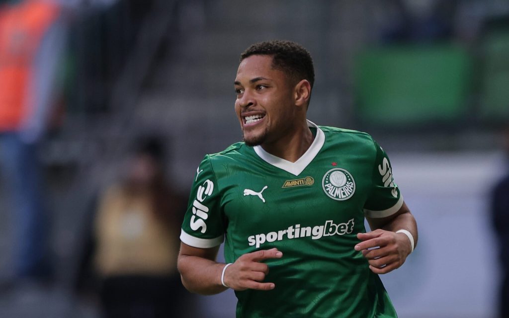 Após lesão no tornozelo, Vitor Roque vai passar por cirurgia no Palmeiras