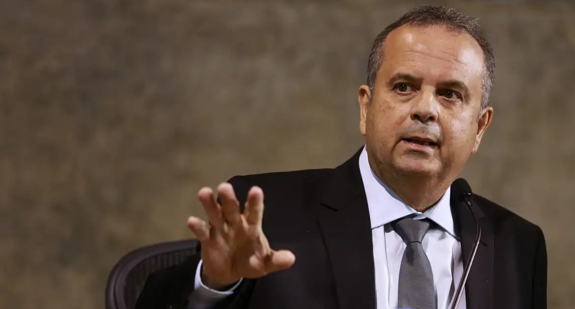 Campanha de Flávio Bolsonaro aciona TCU e PGR contra publicidade de Lula