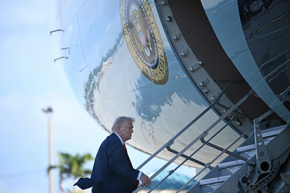 Trump se escondeu em caminhão de comida e trocou de avião secretamente, diz jornal
