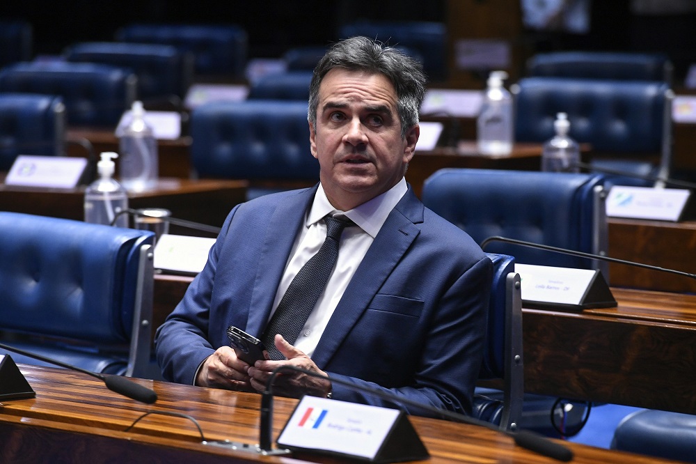 'Atrasou 2 meses de Ciro?': da Venezuela, Vorcaro cobrou pagamento de mesada ao senador