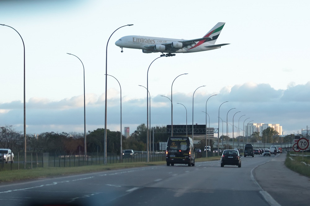Aeroportos de Congonhas e Guarulhos têm voos cancelados por nevoeiro em SP