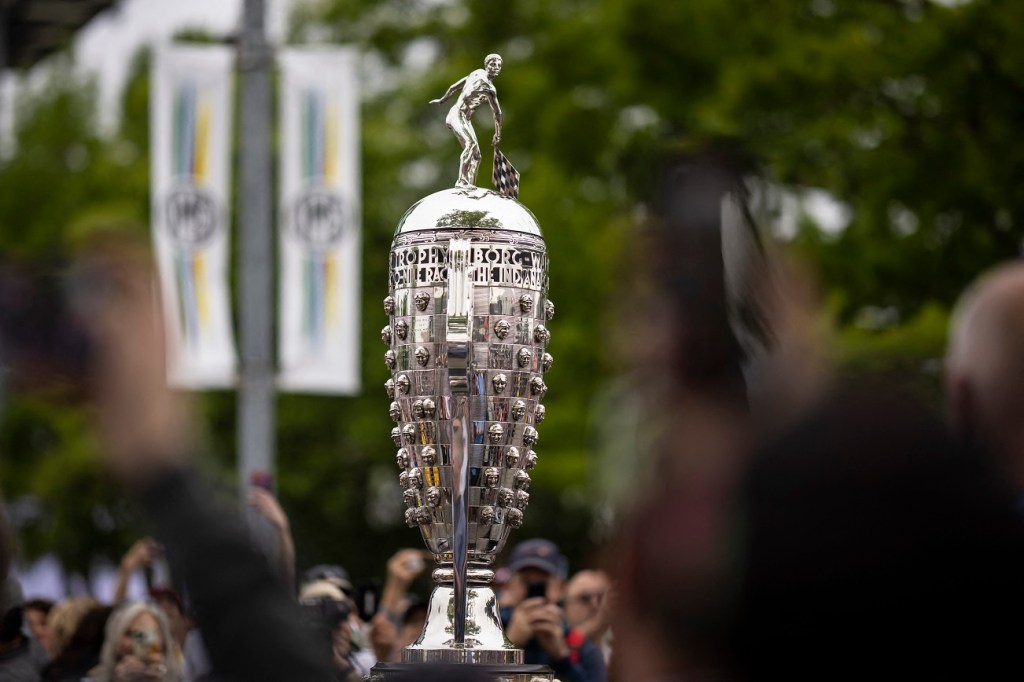 História e detalhes do Troféu Borg-Warner: O prêmio com o rosto dos vencedores da Indy 500