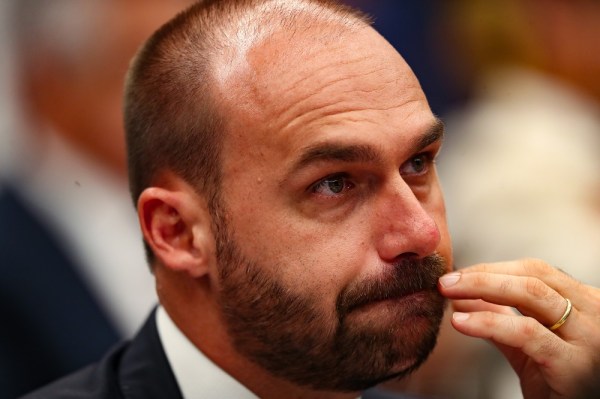 Eduardo diz em ‘romper geral com o Partido Novo’ após crítica de Zema a Flávio Bolsonaro