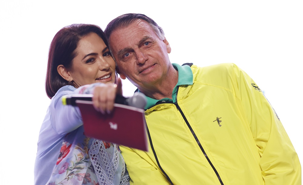 Michelle atualiza estado de saúde de Bolsonaro: ‘Conseguiu se alimentar’
