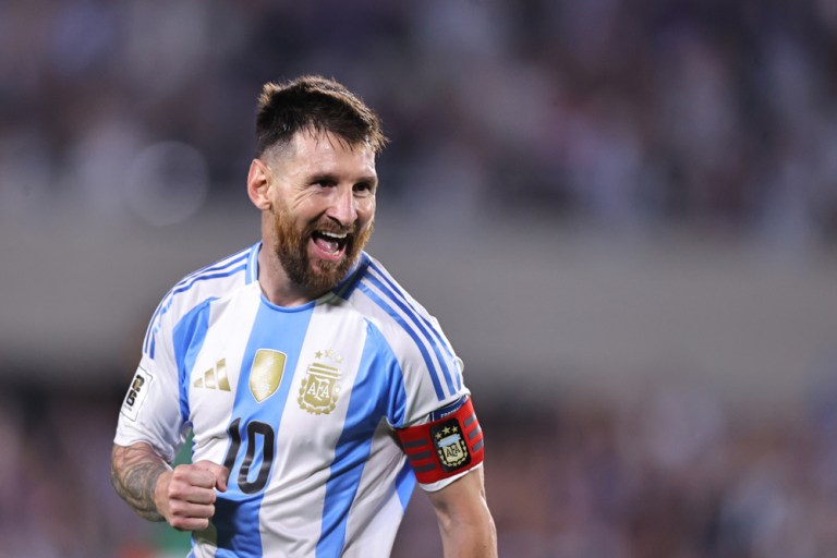 Messi aparece durante partida válida pelas Eliminatórias para a Copa