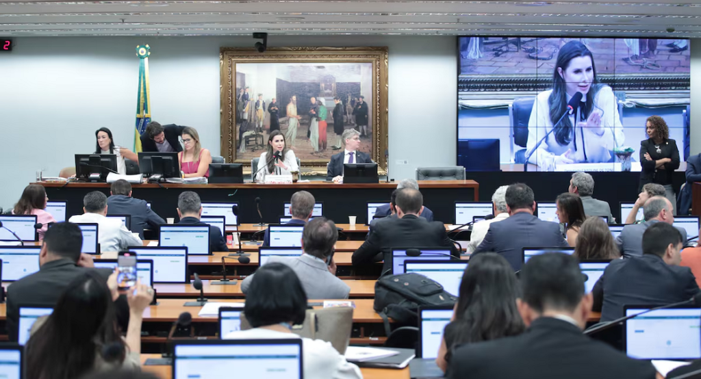 CCJ suspende votação da redução da maioridade penal na Câmara