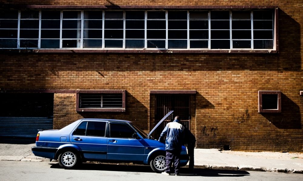 carro com defeito