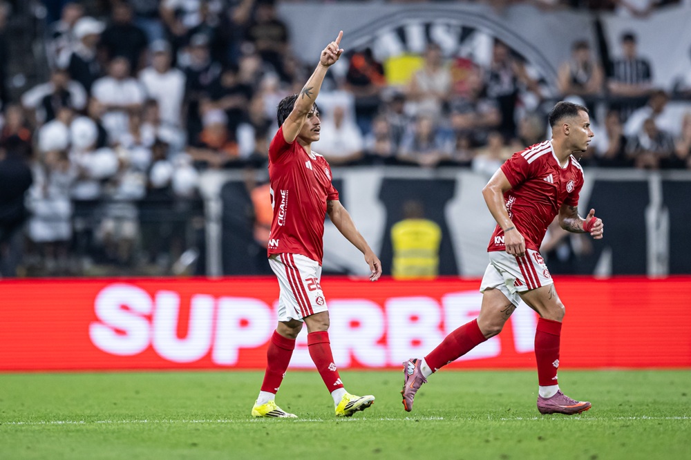 Corinthians decepciona, perde para o Inter e aumenta jejum de vitórias
