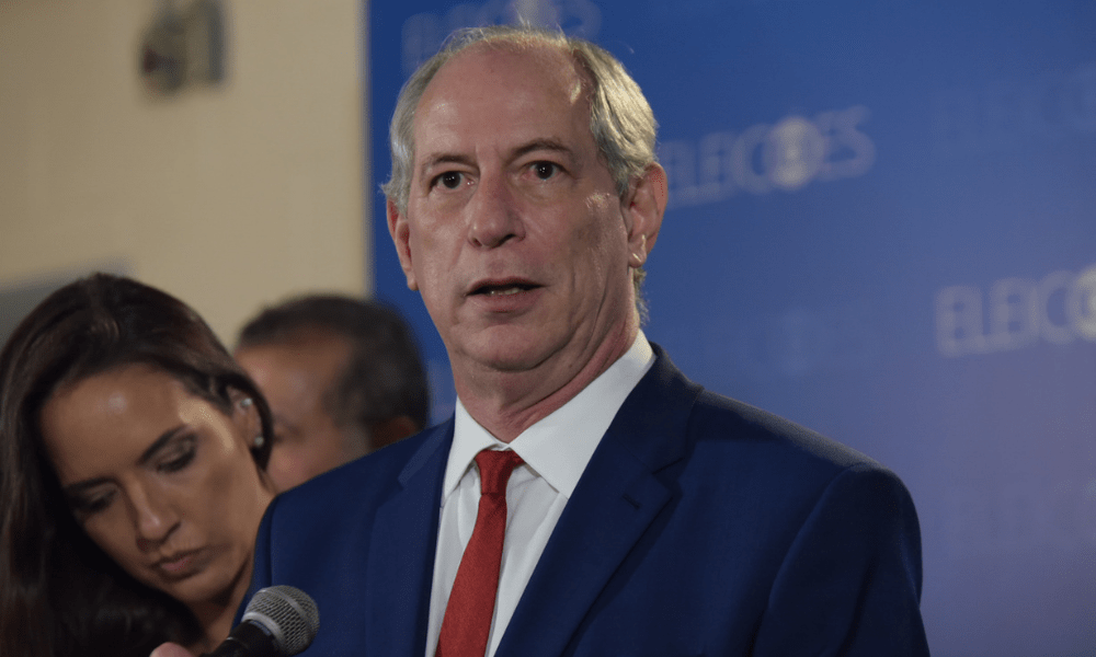 Ciro Gomes desiste de concorrer à Presidência em 2026
