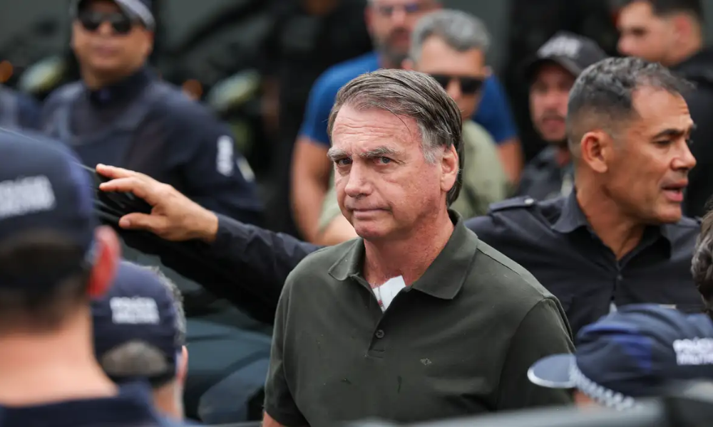 Defesa de Bolsonaro pede a Moraes que filhos o visitem no dia dos pais