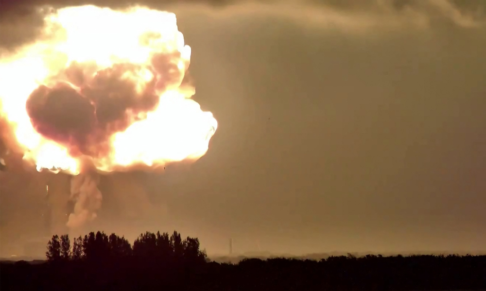 Foguete da Blue Origin explode na plataforma de lançamento durante teste