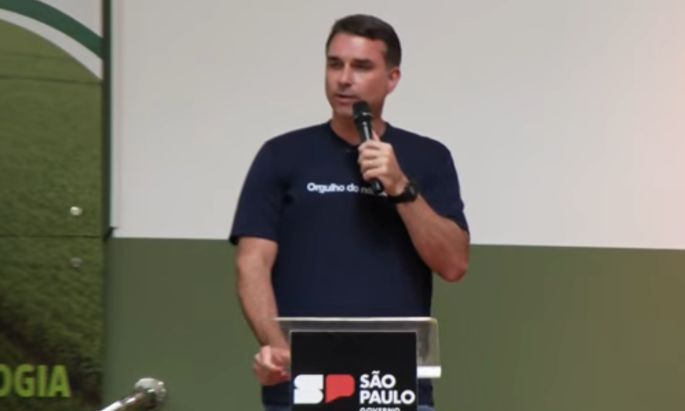 TSE determina retirada de vídeo de IA que liga Flávio Bolsonaro a Vorcaro