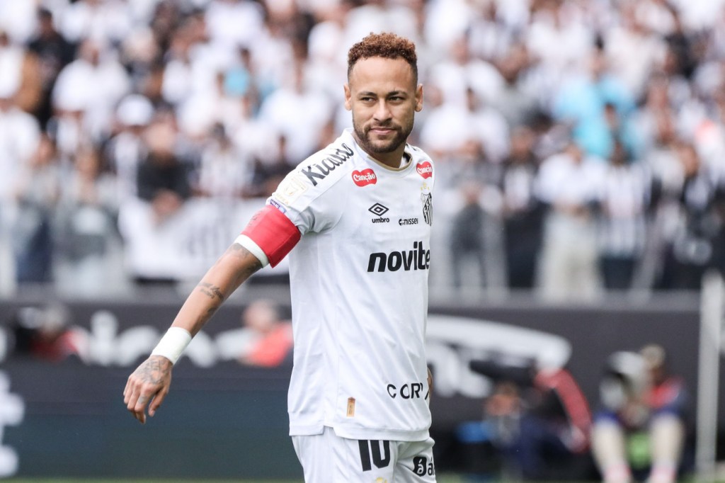 Neymar tem atuação discreta e vê Santos ser atropelado pelo Coritiba antes de convocação