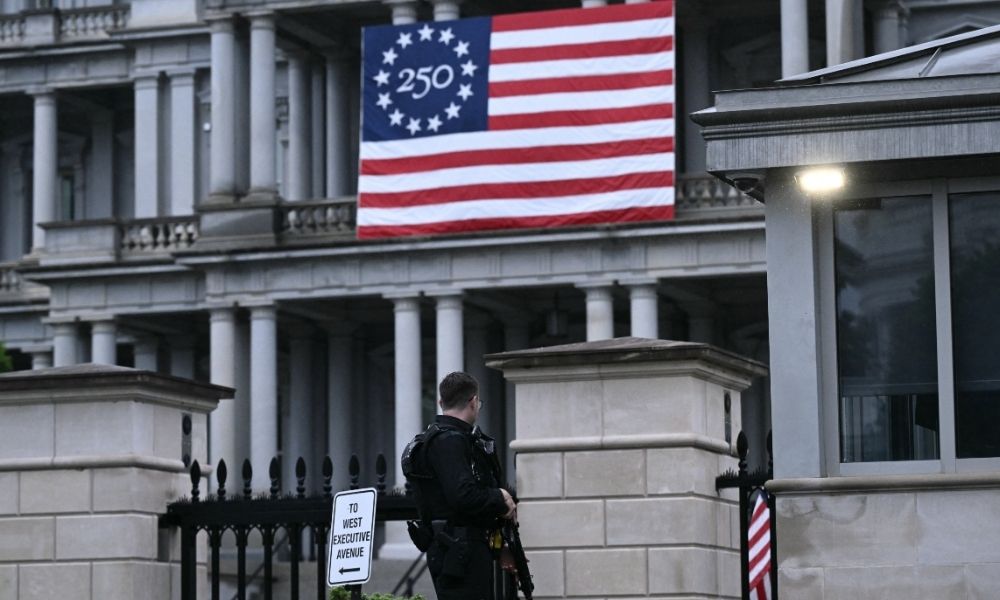 Serviço Secreto e FBI isolam Casa Branca após barulhos de tiros
