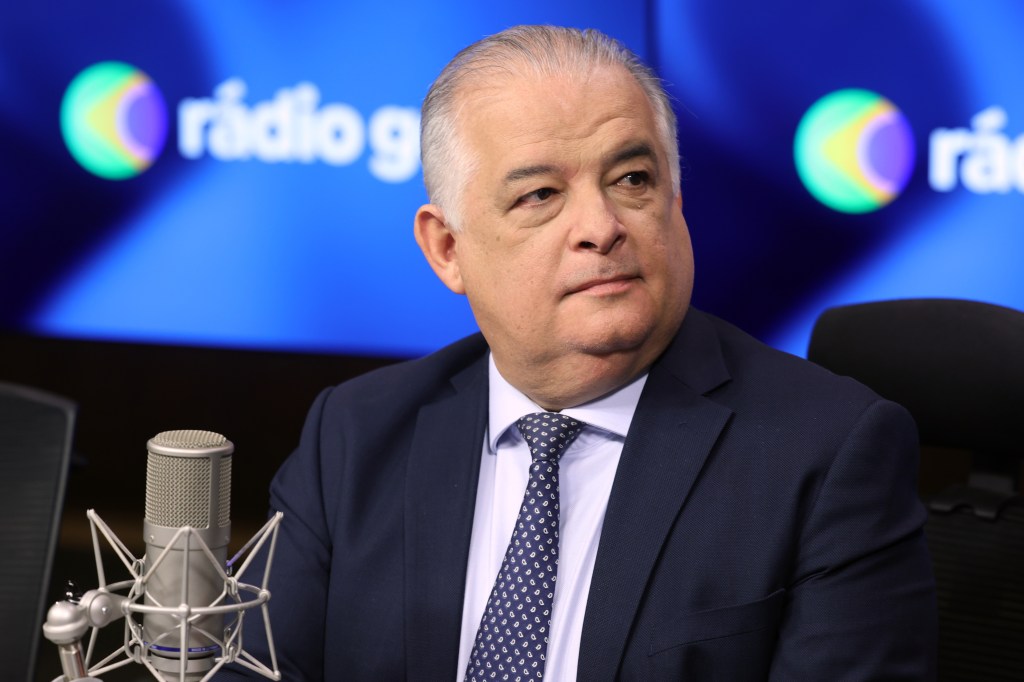 Campanha de Tarcísio monitora vices de Haddad e vê Márcio França como melhor opção
