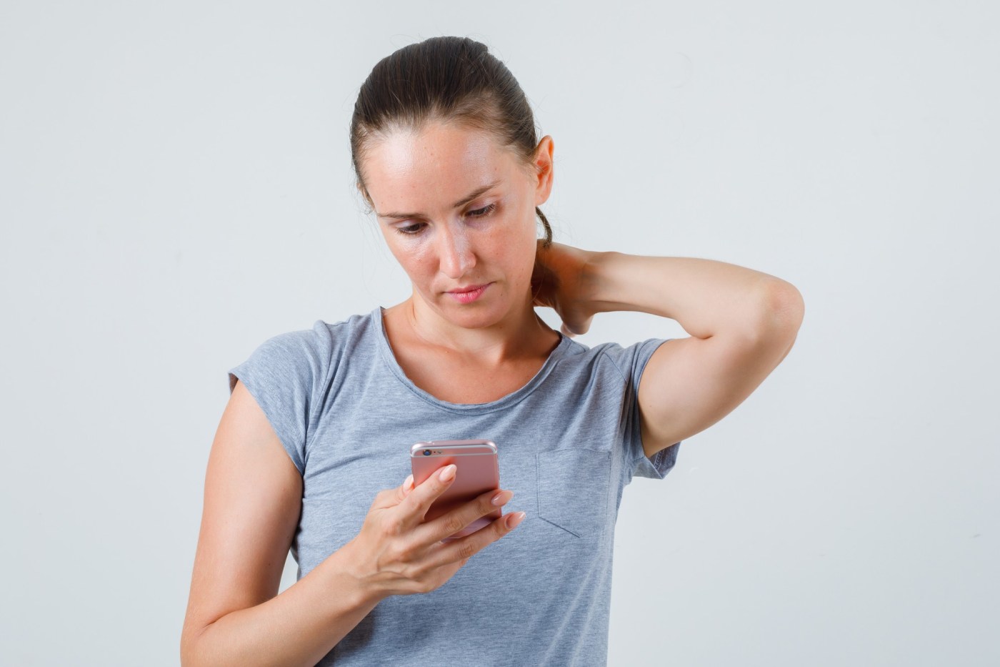 Tech Neck: a dor no pescoço é realmente culpa do celular?