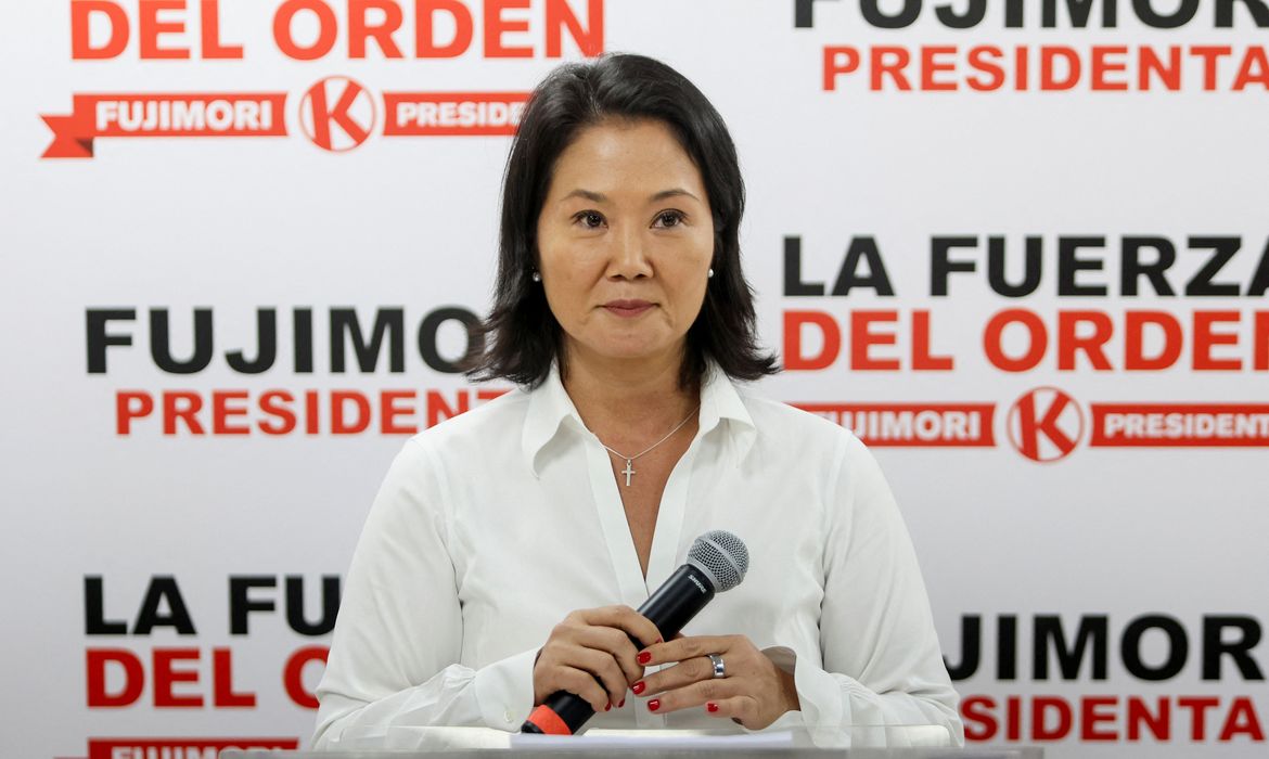 Fujimori se aproxima da presidência do Peru; Sánchez convoca protesto