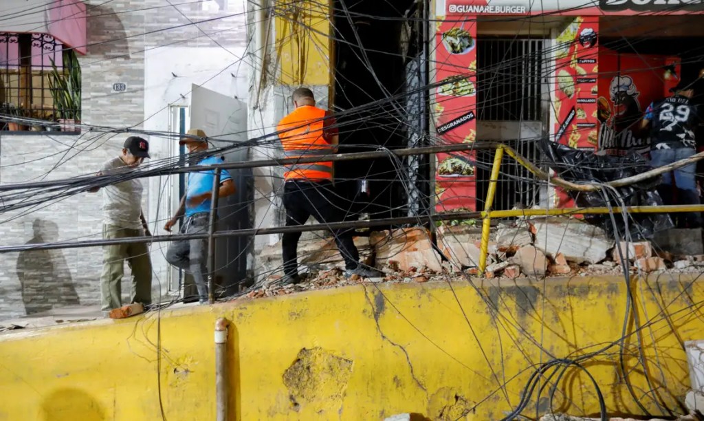 Buscas por sobreviventes entram em fase crítica após terremotos na Venezuela