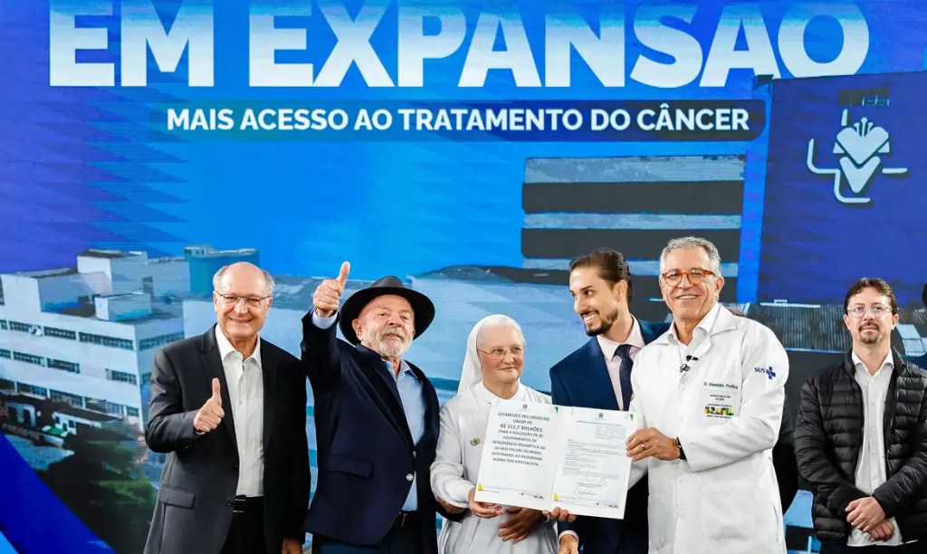 Lula entrega aparelhos de radioterapia e SP: ‘Sonho de muito tempo’