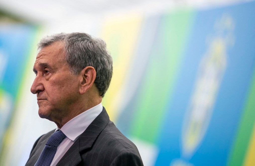 Parreira está na UTI com inflamação pulmonar e respira com auxílio de aparelhos