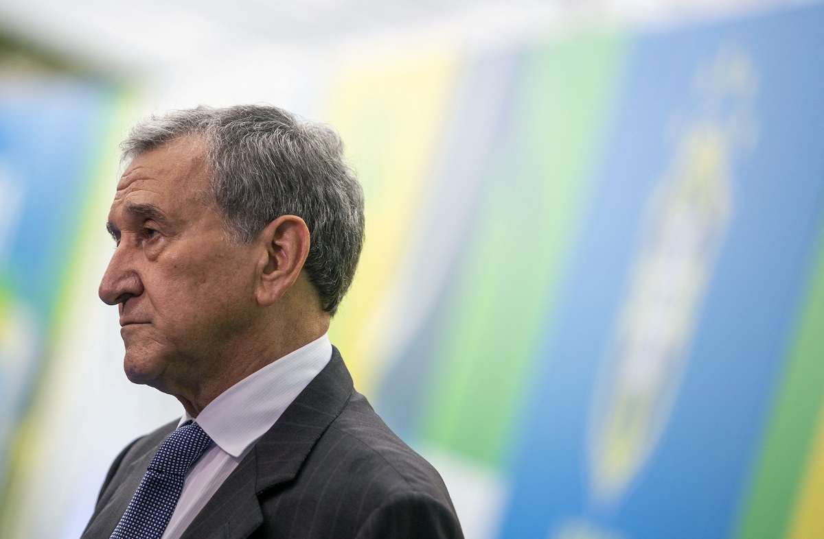 Parreira está na UTI com inflamação pulmonar e respira com auxílio de aparelhos