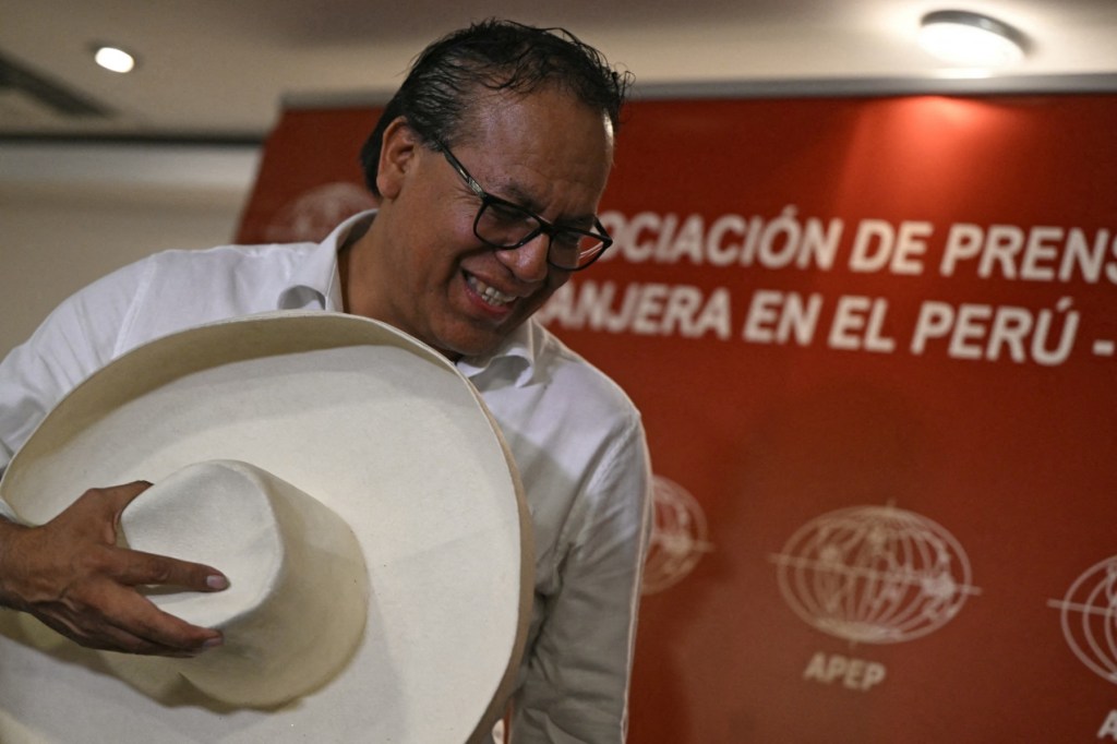 Candidato da esquerda à Presidência do Peru é enviado a julgamento às vésperas do 2º turno