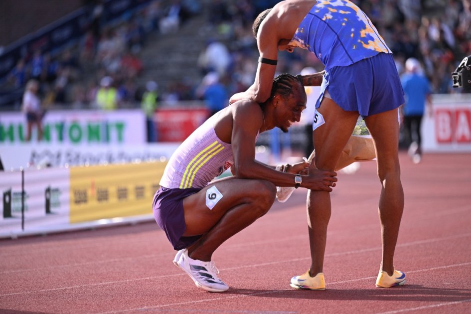 Alison dos Santos e Matheus Lima após prova dos 400m com barreiras