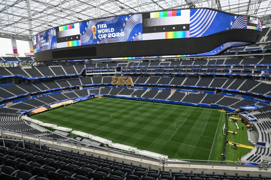 O campo gramado totalmente instalado é visto no Estádio de Los Angeles (temporariamente renomeado de Estádio SoFi) antes da Copa do Mundo FIFA de 2026 em Los Angeles em 7 de junho de 2026.