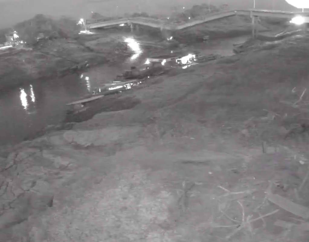 Ponte desaba no Acre dois anos após inauguração e deixa 4 feridos; veja vídeo