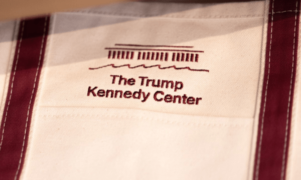 Justiça determina retirada do nome de Trump do Kennedy Center e encerra rebatização da instituição