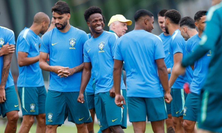 Seleção Brasileira durante treinamento na terça-feira (23)