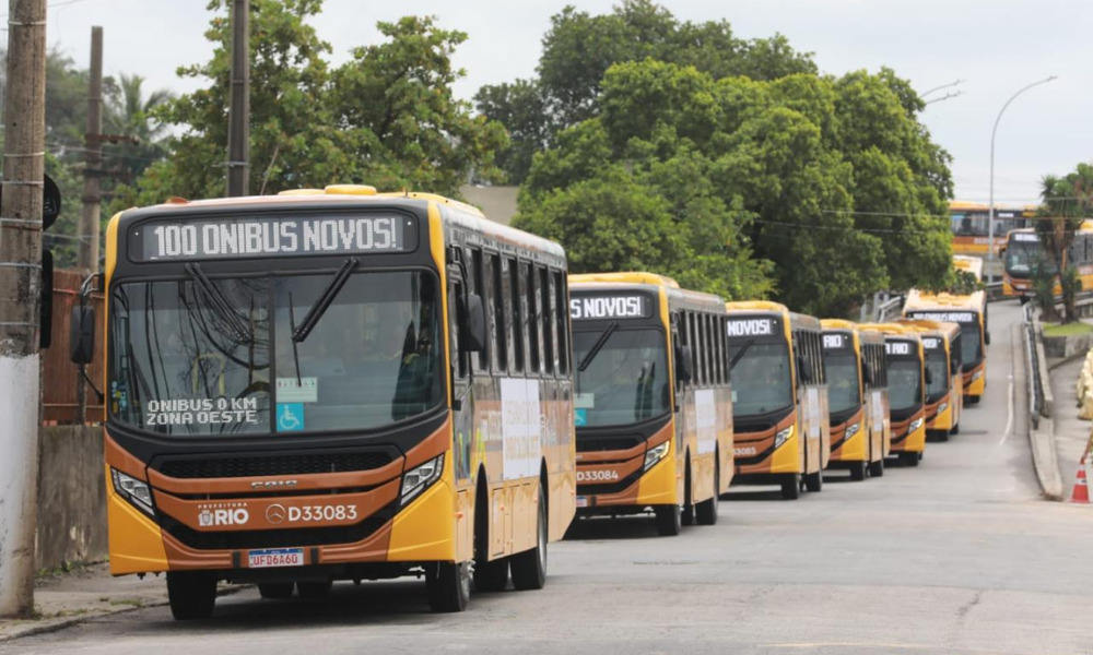 Em nota, a Rio Ônibus informou que as garagens de ônibus estão abertas nesta segunda-feira