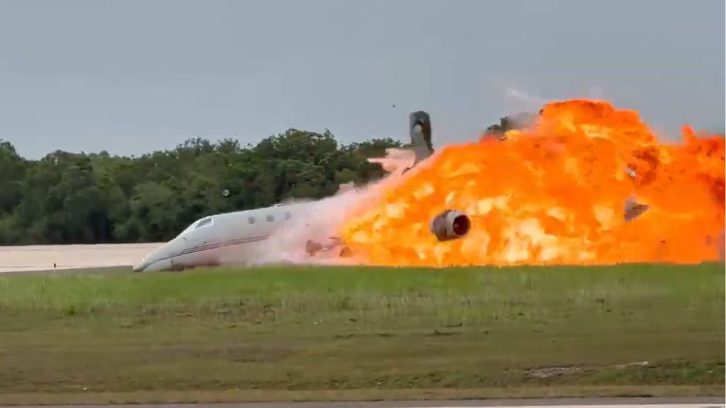 Avião explode após cair e deixa 2 mortos na República Dominicana; veja vídeo