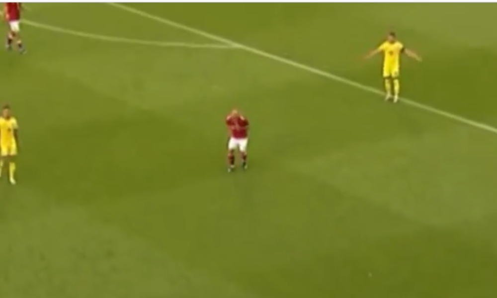 Eriksen desmaia em campo em amistoso contra a Ucrânia e part