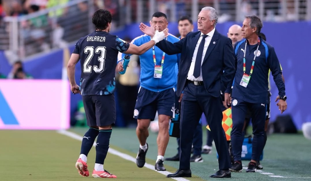 Galarza comemora gol na Copa do Mundo contra a Turquia
